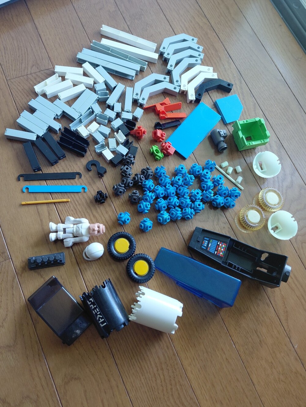Vintage 80s Fisher Price Construx toy building blocks 122 pcs set collection
